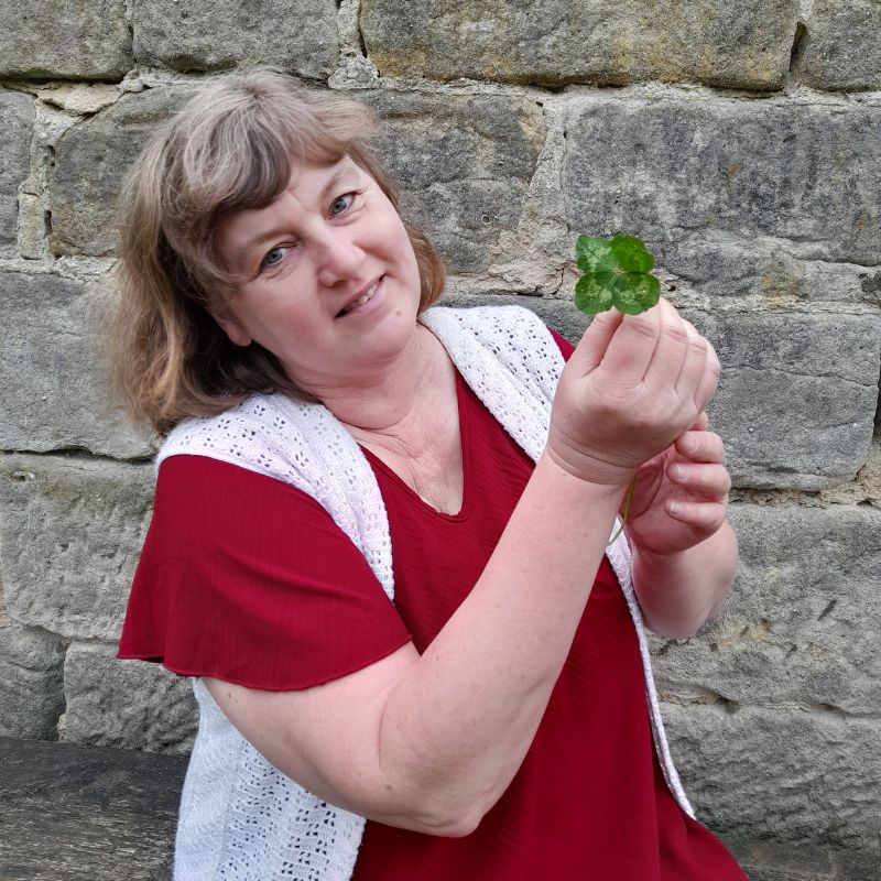 ctyrlistkov.cz - originální dárky a dekorace se čtyřlístky pro štěstí. Eshop s fotografiemi, šperky, keramikou a papírnictvím s motivy čtyřlístku. Kouzelné dárky, které rozzáří domov i duši. Dekorace a dárky pro štěstí. Originální dárek pro maminku, tatínka, babičku, dědečka, kamarádku i kamaráda.