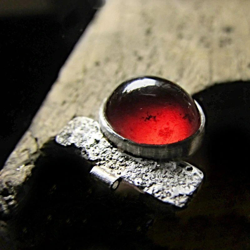 pitrunova.cz | Eva Pitrunová | Eva Pitrunová – autorské šperky, kterých se lidská ruka dotkla snad tisíckrát.