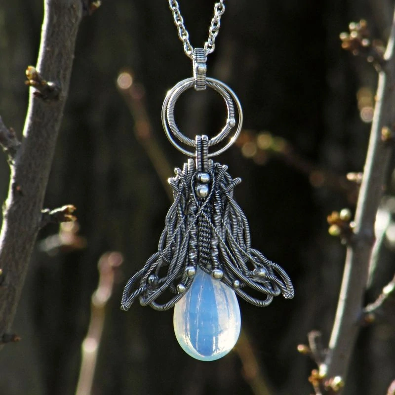 pitrunova.cz | Eva Pitrunová | Eva Pitrunová – autorské šperky, kterých se lidská ruka dotkla snad tisíckrát.