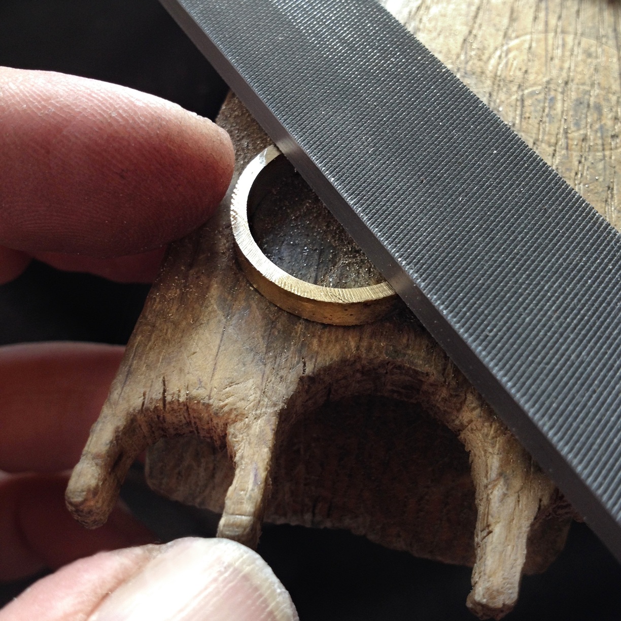 Eva Pitrunová: šperky na míru, autorské šperky, snubní prsteny na zakázku, ručně vyráběné šperky, zlatnická výroba, originální šperky, šperky ze zlata, šperky ze stříbra, šperky s přírodními kameny, zakázkové šperky, české šperky, oprava šperků, renovace šperků.